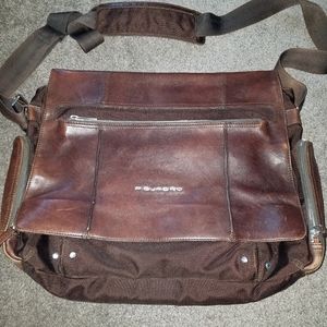 Mens Piquadro Italian Leather Shoulder Bag.